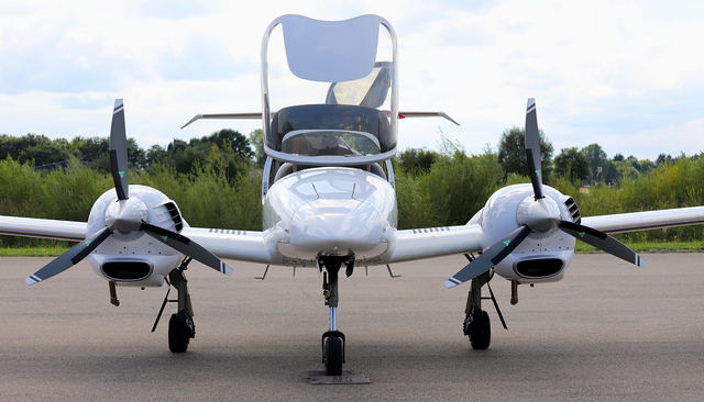 Diamond DA42